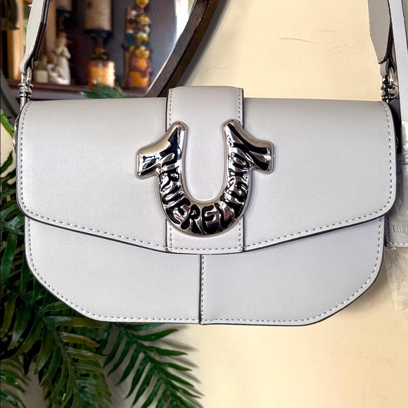 Brand New True Religion Wide Strap Crossbody Bag Metal Logo Accent Light Gray - Picture 4 of 16